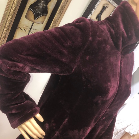 Ideology Burgundy Faux Fur Zip Up Sweater - Picture 4 of 10